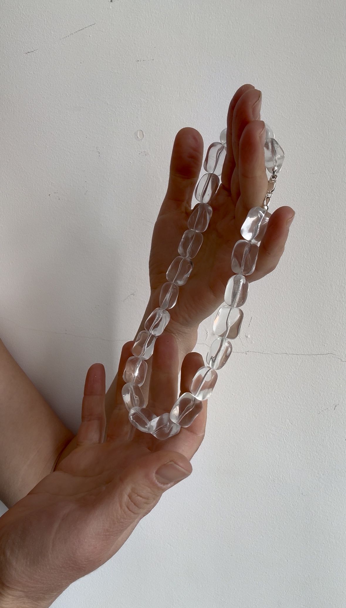 A piece crafted from hand-shaped clear glass beads with a soft cube-like form

Glass beads 
Sterling silver hardware

41 cm length

Handcrafted in Berlin